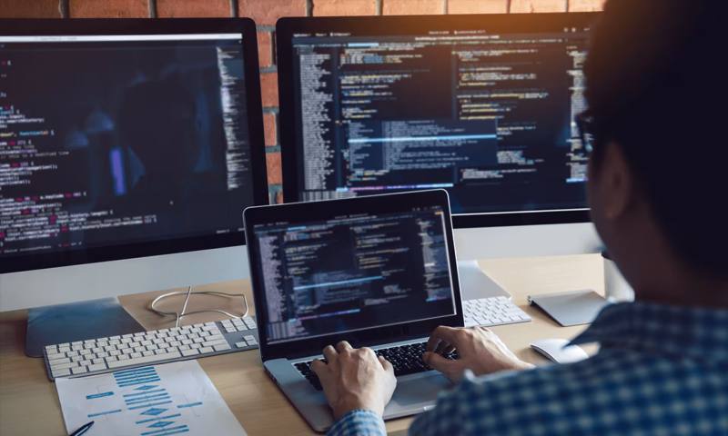 数据科学选型:R与Python如何赋能大姚县网站建设?
